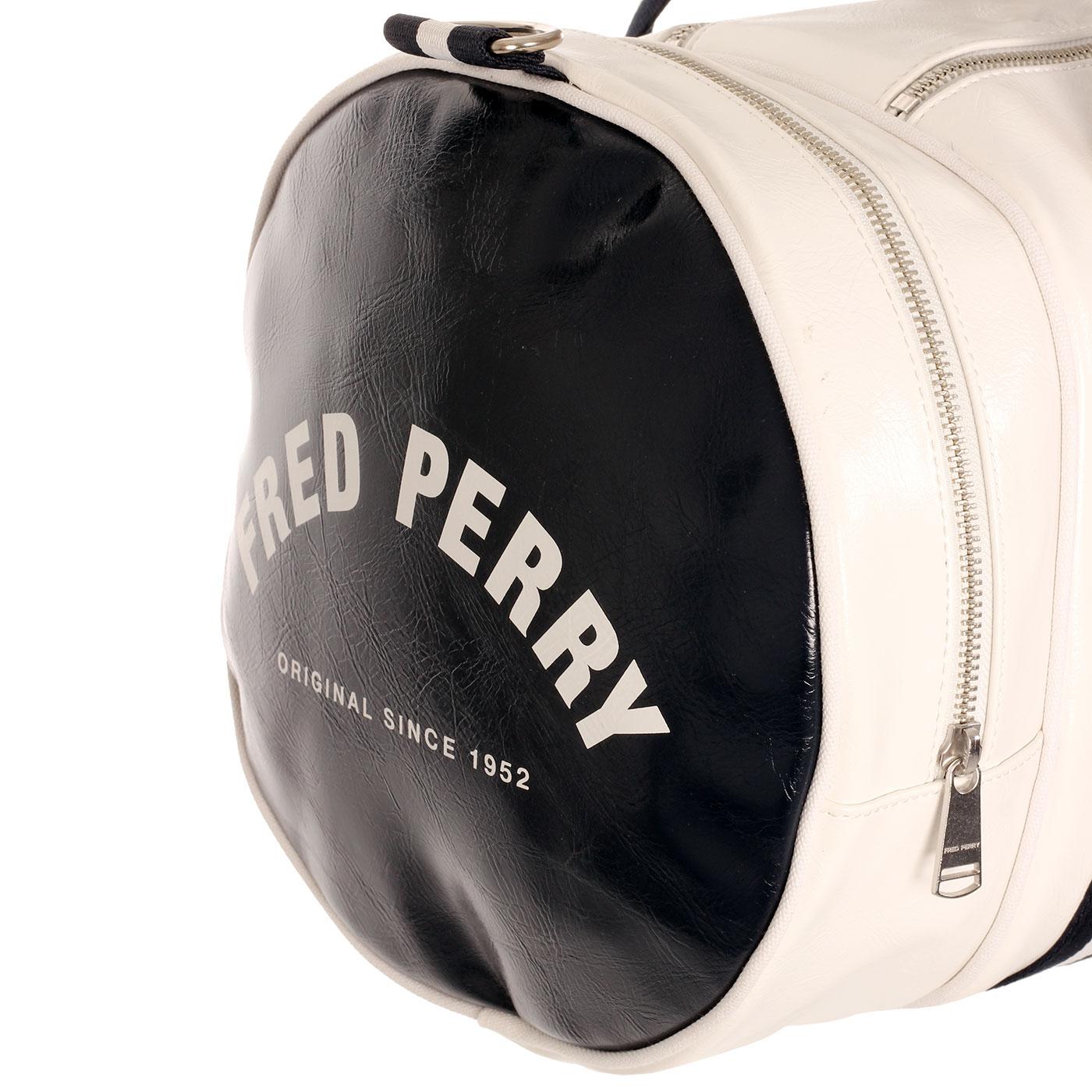 FRED PERRY Contrast Colour Barrel Bag in Snow White
