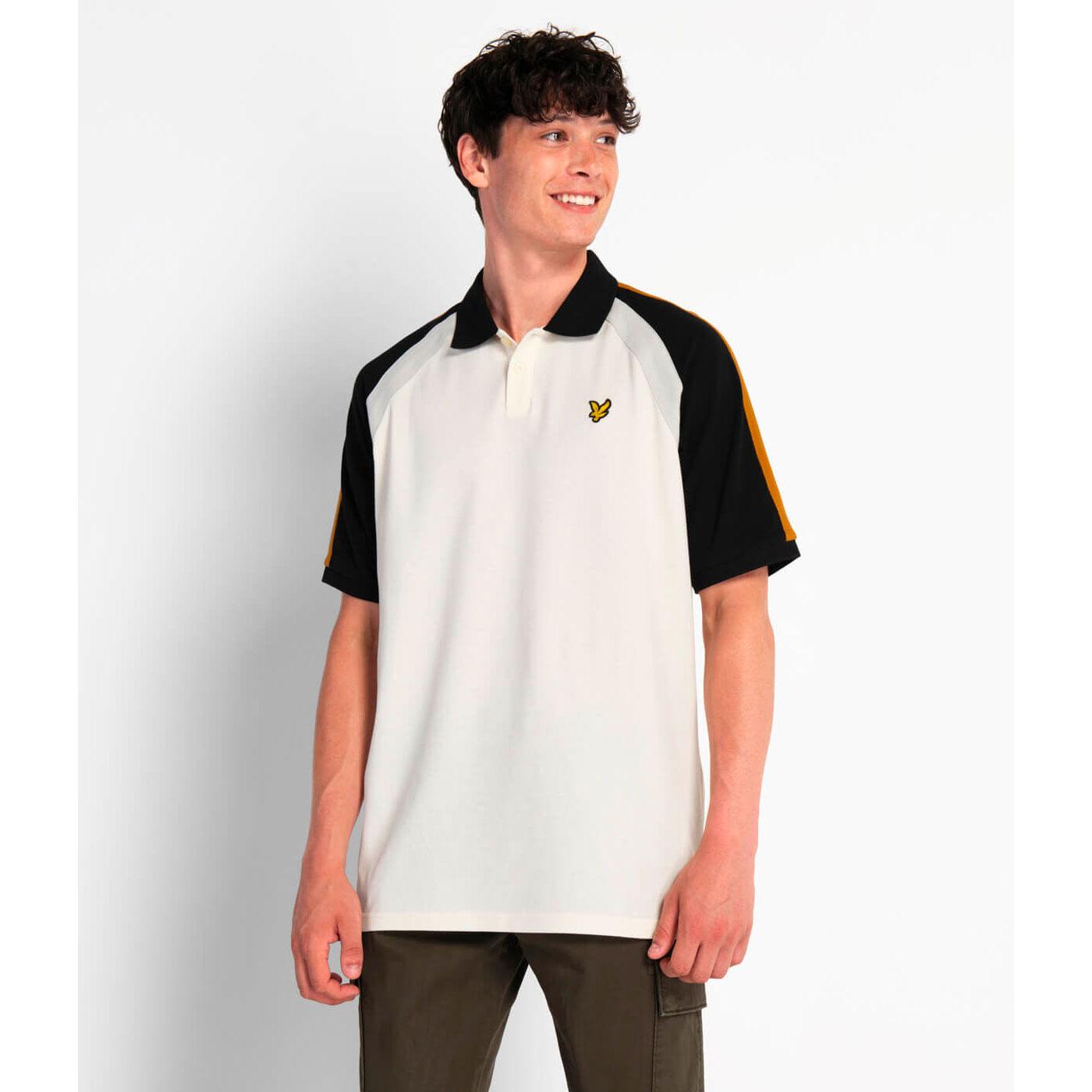 710784004008 - Polo con diseño de tres paneles de Lyle & Scott