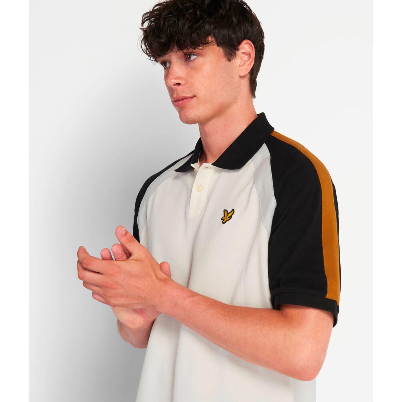 710784004008 - Polo con diseño de tres paneles de Lyle & Scott